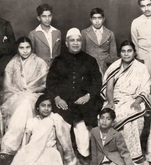 Shri Mataji Familia